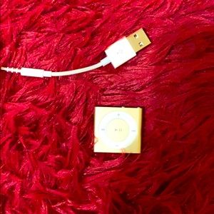 Ipod shuffle in rose gold